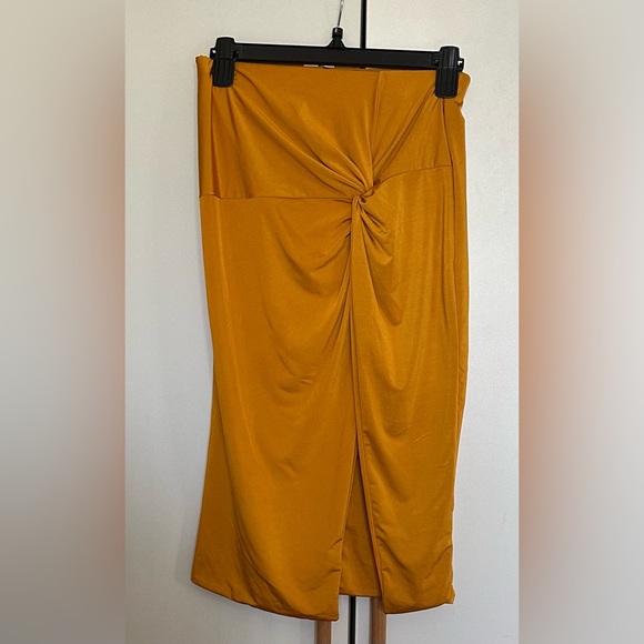 NWT FASHION NOVA Women’s Looking Amazing Skirt Set Mustard Size M - Picture 9 of 11